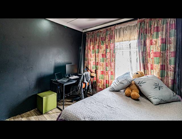 3 BEDROOM HOUSE FOR SALE IN LEONDALE